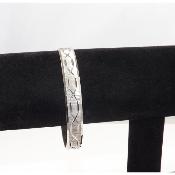 Vintage 1970s Monet Silver Tone Textured Bangle Bracelet, Satin Finish - Picture 9 of 10